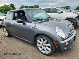 2006 MINI Hardtop S z VIN WMWRE33526TN28483, wystawiony jako Copart lot #64806175 z przebiegiem 76 419 mil mil oraz Szkoda całkowita • Salvage title. Historia ofert i sprzedaży dostępna na DreamBid. Obrazek 4.