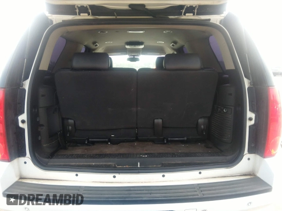2009 GMC Yukon SLT w/4SB with VIN 1GKFC33049R272997, listed as a IAAI auction lot 39935360 with 290,952 mi miles. Bid and sale history available at carsss.com. Image 8.