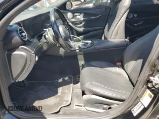 2020 Mercedes-Benz E 350 z VIN W1KZF8DB9LA809419, wystawiony jako Copart lot #57158485 z przebiegiem 61 201 mil mil oraz Szkoda całkowita • Salvage title. Historia ofert i sprzedaży dostępna na DreamBid. Obrazek 7.