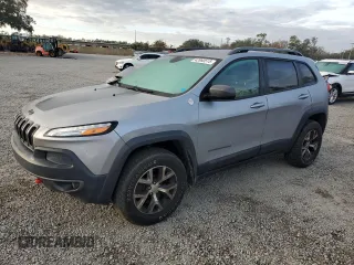 2014 Jeep Cherokee Trailhawk with VIN 1C4PJMBB3EW158869, listed as a Copart auction lot 42860515 with 135,172 mi miles and Non Repairable. Bid and sale history available at carsss.com. Image 1.