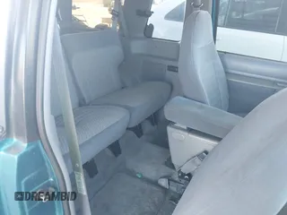 1994 Ford Explorer z VIN 1FMCU24X4RUC05892, wystawiony jako IAAI lot #41564472 z przebiegiem 510 872 mil mil oraz . Historia ofert i sprzedaży dostępna na DreamBid. Obrazek 8.
