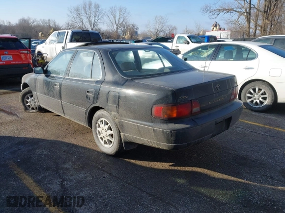 1996 Toyota Camry DX with VIN JT2BG12KXT0407961, listed as a IAAI auction lot 41511138 with 266,781 mi miles. Bid and sale history available at carsss.com. Image 3.