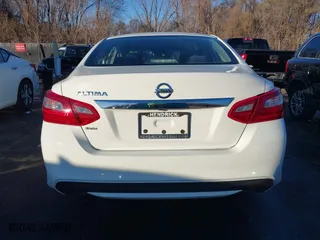 2018 Nissan Altima 2.5 SL with VIN 1N4AL3AP1JC290599, listed as a IAAI auction lot 41011797 with 52,348 mi miles. Bid and sale history available at carsss.com. Image 16.