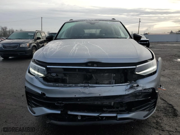 2024 Volkswagen Tiguan SE R-Line Black with VIN 3VV8B7AX4RM058996, listed as a Copart auction lot 45897525 with 9,956 mi miles and Salvage Title. Bid and sale history available at carsss.com. Image 5.