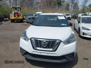 2019 Nissan Kicks SR with VIN 3N1CP5CU3KL500277, listed as a IAAI auction lot 42087570 with 159,195 mi miles. Bid and sale history available at carsss.com. Image 11.
