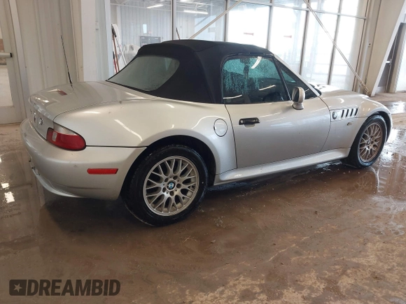 2001 BMW Z3 2.5 z VIN WBACN33431LM00114, wystawiony jako IAAI lot #41689600 z przebiegiem 91 636 mil mil oraz . Historia ofert i sprzedaży dostępna na DreamBid. Obrazek 4.