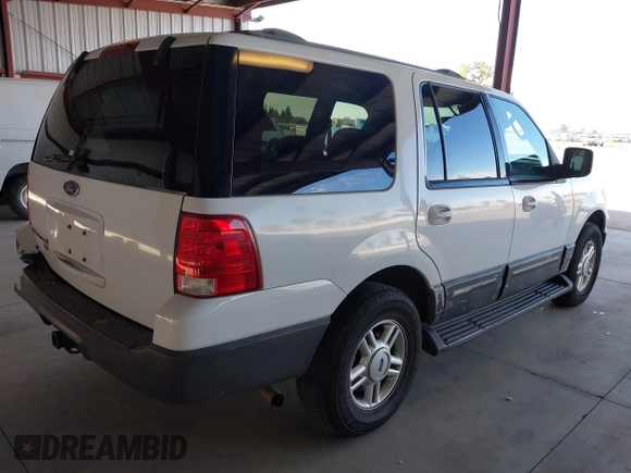 2004 Ford Expedition Special Service with VIN 1FMRU15W04LA07318, listed as a IAAI auction lot 41735520 with 231,051 mi miles. Bid and sale history available at carsss.com. Image 4.