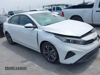 2024 Kia Forte LXS z VIN 3KPF24AD8RE728019, wystawiony jako IAAI lot #42067295 z przebiegiem 14 000 mil mil oraz . Historia ofert i sprzedaży dostępna na DreamBid. Obrazek 1.