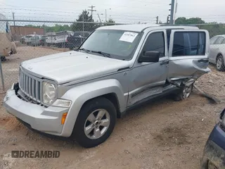 2012 Jeep Liberty Sport Latitude z VIN 1C4PJMAK6CW161974, wystawiony jako IAAI lot #42107863 z przebiegiem 157 912 mil mil oraz . Historia ofert i sprzedaży dostępna na DreamBid. Obrazek 2.
