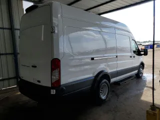 2022 Ford Transit Cargo with VIN 1FTRU8XG3NKA70813, listed as a Copart auction lot 67283004 with 81 mi miles and Clean Title. Bid and sale history available at DreamBid. Image 3.