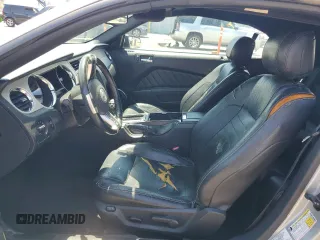 2012 Ford Mustang GT z VIN 1ZVBP8FF6C5268005, wystawiony jako Copart lot #59921495 z przebiegiem Nie podano mil oraz Szkoda całkowita • Salvage title. Historia ofert i sprzedaży dostępna na DreamBid. Obrazek 7.