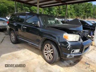 2010 Toyota 4Runner SR5 z VIN JTEZU5JR8A5000530, wystawiony jako Copart lot #55772475 z przebiegiem Nie podano mil oraz Szkoda całkowita • Salvage title. Historia ofert i sprzedaży dostępna na DreamBid. Obrazek 4.
