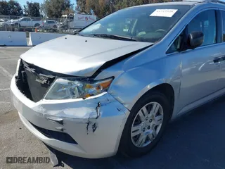 2013 Honda Odyssey LX with VIN 5FNRL5H2XDB065141, listed as a IAAI auction lot 41712328 with 174,020 mi miles. Bid and sale history available at carsss.com. Image 6.