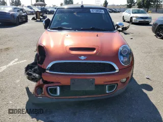 2011 MINI Convertible S z VIN WMWZP3C59BTX83202, wystawiony jako Copart lot #47138535 z przebiegiem 162 809 mil mil oraz Szkoda całkowita • Salvage title. Historia ofert i sprzedaży dostępna na DreamBid. Obrazek 5.