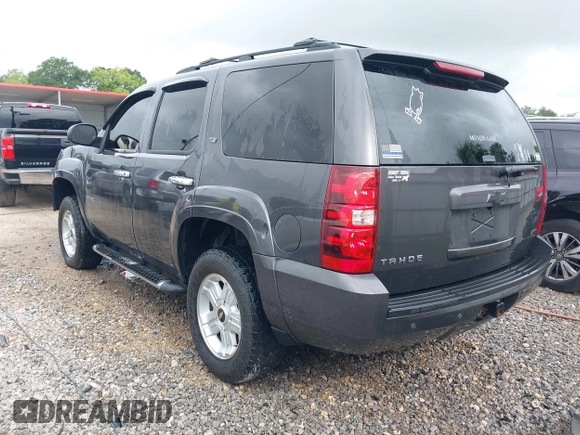 2010 Chevrolet Tahoe LT z VIN 1GNUKBE03AR221483, wystawiony jako IAAI lot #42157016 z przebiegiem 233 193 mil mil oraz . Historia ofert i sprzedaży dostępna na DreamBid. Obrazek 3.