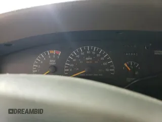 1998 Pontiac Bonneville SE z VIN 1G2HX52K6WH213866, wystawiony jako Copart lot #58358105 z przebiegiem 180 993 mil mil oraz Szkoda całkowita • Salvage title. Historia ofert i sprzedaży dostępna na DreamBid. Obrazek 9.