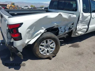 2022 Nissan Frontier S z VIN 1N6ED1CLXNN695990, wystawiony jako IAAI lot #42114263 z przebiegiem 14 773 mil mil oraz . Historia ofert i sprzedaży dostępna na DreamBid. Obrazek 6.