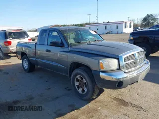 2005 Dodge Dakota SLT with VIN 1D7HW42N75S220495, listed as a IAAI auction lot 41825320 with 123,085 mi miles and . Bid and sale history available at carsss.com. Image 1.