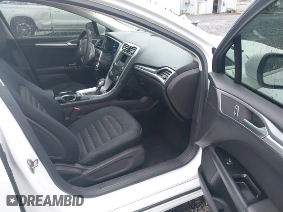 2013 Ford Fusion SE with VIN 3FA6P0H79DR126179, listed as a IAAI auction lot 41129882 with 176,135 mi miles. Bid and sale history available at carsss.com. Image 5.