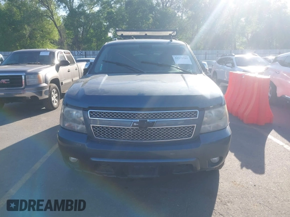 2008 Chevrolet Suburban LTZ z VIN 1GNFK163X8R176340, wystawiony jako IAAI lot #42236061 z przebiegiem 222 294 mil mil oraz . Historia ofert i sprzedaży dostępna na DreamBid. Obrazek 5.