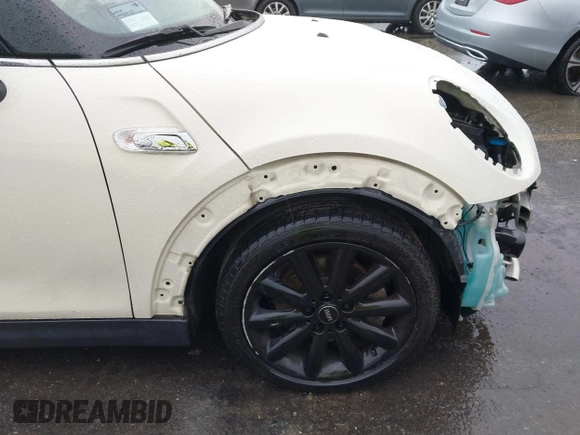 2016 MINI Convertible S z VIN WMWWG9C52G3C21934, wystawiony jako IAAI lot #41569029 z przebiegiem 102 042 mil mil oraz . Historia ofert i sprzedaży dostępna na DreamBid. Obrazek 18.