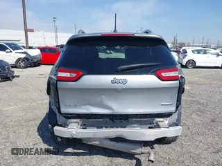 2016 Jeep Cherokee Latitude z VIN 1C4PJMCS5GW243746, wystawiony jako IAAI lot #41346904 z przebiegiem 98 616 mil mil oraz . Historia ofert i sprzedaży dostępna na DreamBid. Obrazek 17.