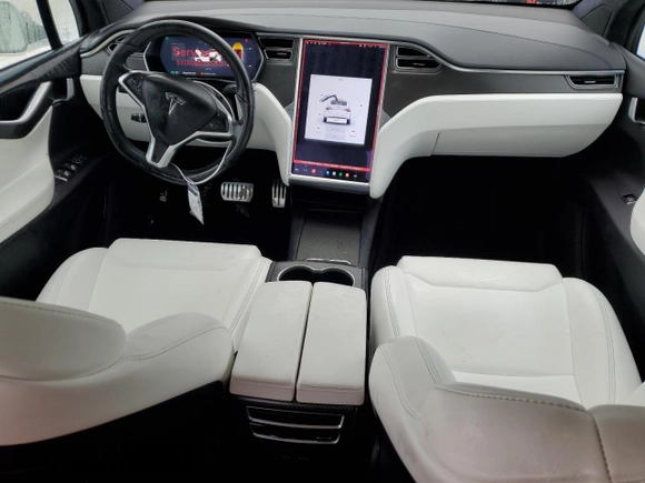 2017 Tesla Model X 90D z VIN 5YJXCBE22HF076134, wystawiony jako Copart lot #41828555 z przebiegiem 214 443 mil mil oraz Szkody całkowita. Historia ofert i sprzedaży dostępna na DreamBid. Obrazek 8.