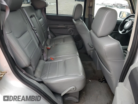 2007 Jeep Commander Sport z VIN 1J8HG48K97C598103, wystawiony jako Copart lot #65140225 z przebiegiem 204 638 mil mil oraz Czysty tytuł • Clean title. Historia ofert i sprzedaży dostępna na DreamBid. Obrazek 10.