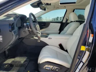 2024 Lexus LS z VIN JTHGYLGF6R5002854, wystawiony jako Copart lot #55295084 z przebiegiem 9 179 mil mil oraz Szkoda całkowita • Salvage title. Historia ofert i sprzedaży dostępna na DreamBid. Obrazek 7.