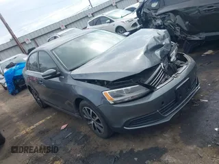 2014 Volkswagen Jetta SE z VIN 3VWD17AJ9EM298175, wystawiony jako IAAI lot #42084756 z przebiegiem 93 039 mil mil oraz . Historia ofert i sprzedaży dostępna na DreamBid. Obrazek 1.