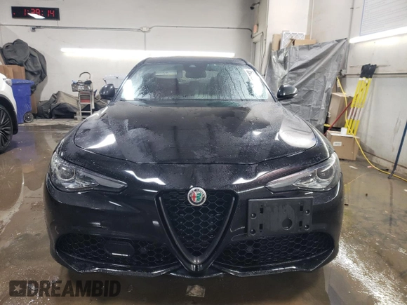2019 Alfa Romeo Giulia Ti z VIN ZARFANBN7K7608174, wystawiony jako Copart lot #85051934 z przebiegiem 50 824 mil mil oraz Szkoda całkowita • Salvage title. Historia ofert i sprzedaży dostępna na DreamBid. Obrazek 5.