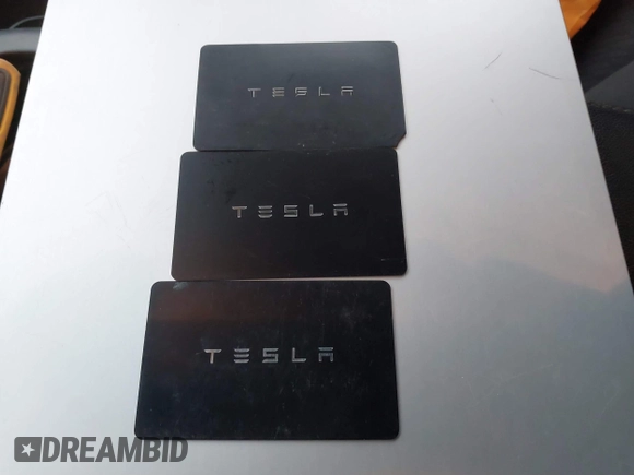 2018 Tesla Model 3 Long Range Battery z VIN 5YJ3E1EA8JF014706, wystawiony jako IAAI lot #41453650 z przebiegiem 68 037 mil mil oraz . Historia ofert i sprzedaży dostępna na DreamBid. Obrazek 11.