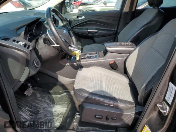 2019 Ford Escape SE z VIN 1FMCU0GD9KUA52728, wystawiony jako Copart lot #58410975 z przebiegiem 109 483 mil mil oraz Czysty tytuł • Clean title. Historia ofert i sprzedaży dostępna na DreamBid. Obrazek 7.