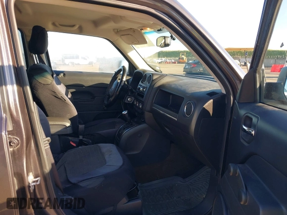 2017 Jeep Patriot Sport z VIN 1C4NJPBB0HD121397, wystawiony jako IAAI lot #41709399 z przebiegiem 124 512 mil mil oraz . Historia ofert i sprzedaży dostępna na DreamBid. Obrazek 5.