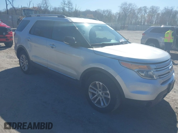 2015 Ford Explorer XLT with VIN 1FM5K8D83FGA37831, listed as a IAAI auction lot 41998146 with 121,678 mi miles and . Bid and sale history available at carsss.com. Image 1.