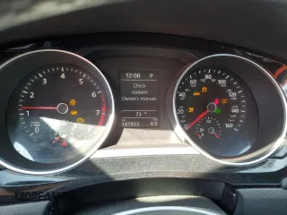 2017 Volkswagen Jetta SEL z VIN 3VWL17AJXHM282017, wystawiony jako Copart lot #52349335 z przebiegiem 107 933 mil mil oraz Szkoda całkowita • Salvage title. Historia ofert i sprzedaży dostępna na DreamBid. Obrazek 9.
