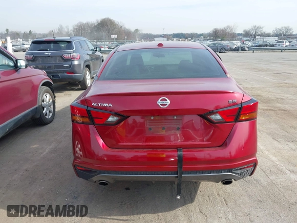 2019 Nissan Altima 2.5 SR with VIN 1N4BL4CV7KC113840, listed as a IAAI auction lot 41748943 with 82,930 mi miles. Bid and sale history available at carsss.com. Image 16.