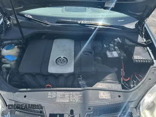 2006 Volkswagen Jetta z VIN 3VWRG81K46M724245, wystawiony jako Copart lot #57293785 z przebiegiem 212 639 mil mil oraz Czysty tytuł • Clean title. Historia ofert i sprzedaży dostępna na DreamBid. Obrazek 7.
