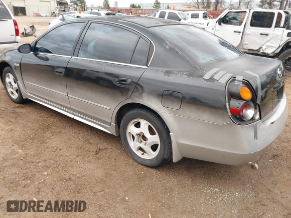 2002 Nissan Altima SE with VIN 1N4BL11D52C260747, listed as a IAAI auction lot 41733376 with 151,750 mi miles. Bid and sale history available at carsss.com. Image 3.
