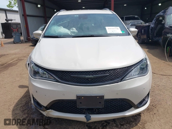 2020 Chrysler Pacifica Launch Edition z VIN 2C4RC3BG6LR288952, wystawiony jako IAAI lot #42122770 z przebiegiem 32 942 mil mil oraz . Historia ofert i sprzedaży dostępna na DreamBid. Obrazek 12.
