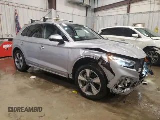 2024 Audi Q5 Premium with VIN WA1ABAFYXR2089153, listed as a Copart auction lot 42320265 with 2,992 mi miles and Salvage Title. Bid and sale history available at carsss.com. Image 4.