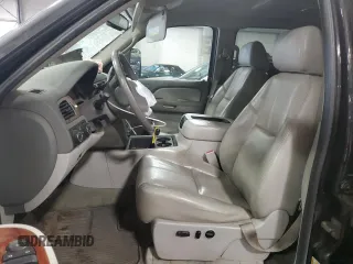 2009 GMC Sierra 2500HD SLT z VIN 1GTHK63K39F168755, wystawiony jako Copart lot #57220765 z przebiegiem 220 375 mil mil oraz Szkoda całkowita • Salvage title. Historia ofert i sprzedaży dostępna na DreamBid. Obrazek 7.