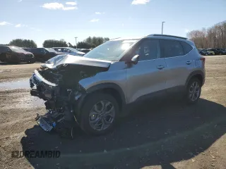 2024 Kia Seltos S z VIN KNDEUCAA3R7611194, wystawiony jako Copart lot #52225275 z przebiegiem 6 757 mil mil oraz Szkoda całkowita • Salvage title. Historia ofert i sprzedaży dostępna na DreamBid. Obrazek 1.