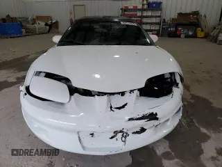 1998 Pontiac Firebird Firebird z VIN 2G2FS22KXW2207621, wystawiony jako Copart lot #82717434 z przebiegiem 63 973 mil mil oraz Szkoda całkowita • Salvage title. Historia ofert i sprzedaży dostępna na DreamBid. Obrazek 5.