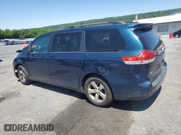 2012 Toyota Sienna LE AAS с VIN 5TDKK3DC8CS223994, выставлен на аукционе Copart как лот 58837905 с пробегом 190 814 миль миль и Списание • Salvage title. История ставок и продаж доступна на DreamBid. Изображение 2.