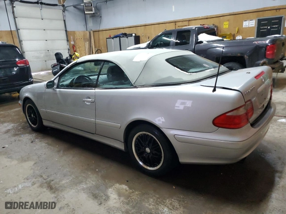 2000 Mercedes-Benz CLK-Class with VIN WDBLK65G7YT034199, listed as a Copart auction lot 45511555 with 147,306 mi miles and Clean Title. Bid and sale history available at carsss.com. Image 2.