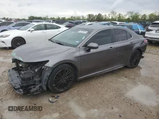 2020 Toyota Camry SE z VIN 4T1G11AK8LU331838, wystawiony jako Copart lot #50329675 z przebiegiem 158 463 mil mil oraz Szkoda całkowita • Salvage title. Historia ofert i sprzedaży dostępna na DreamBid. Obrazek 1.