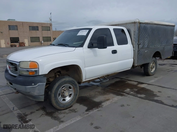 2001 GMC Sierra 2500HD SLT with VIN 1GTHK29UX1E308697, listed as a IAAI auction lot 41681476 with 272,612 mi miles. Bid and sale history available at carsss.com. Image 17.