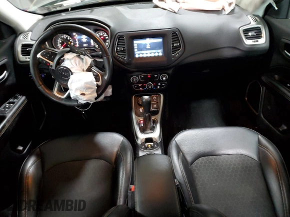 2019 Jeep Compass Latitude z VIN 3C4NJDBB4KT670391, wystawiony jako Copart lot #61283805 z przebiegiem 80 584 mil mil oraz Szkoda całkowita • Salvage title. Historia ofert i sprzedaży dostępna na DreamBid. Obrazek 8.