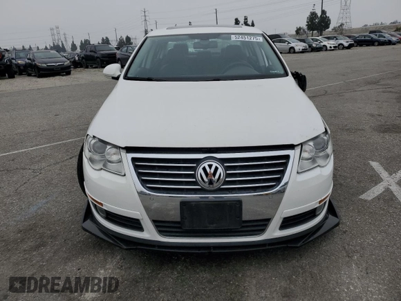 2008 Volkswagen Passat z VIN WVWCU73C58P028217, wystawiony jako Copart lot #52451275 z przebiegiem 70 829 mil mil oraz Szkoda całkowita • Salvage title. Historia ofert i sprzedaży dostępna na DreamBid. Obrazek 5.